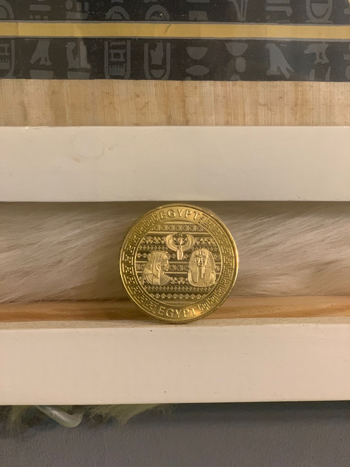 Gold Egypt coin — reverse with two pharaohs
